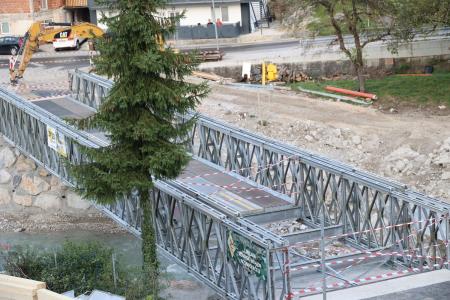 Začetek gradnje začasnega mostu v Stranjah in popolna zapora na območju gradnje (10)